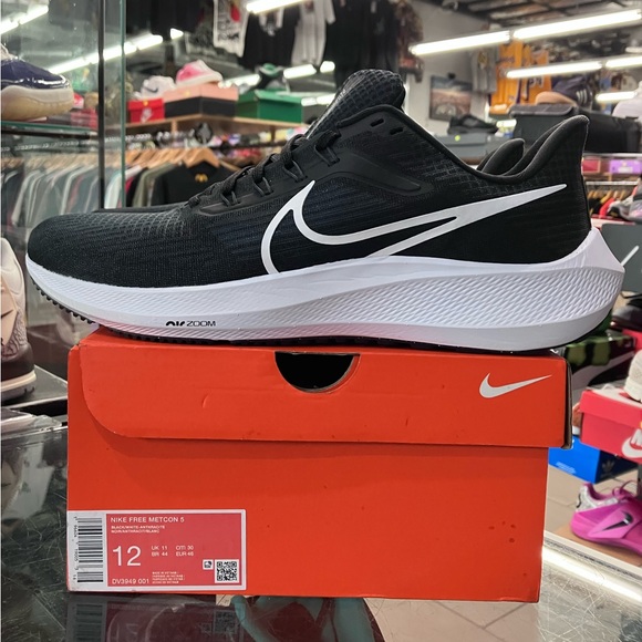 Nike Air Zoom Pegasus 39 Black White Size 12 main image 9